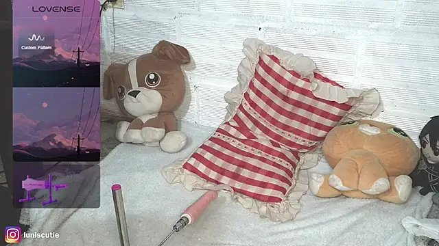 lunacutie online show from 10/21/25, 07:36