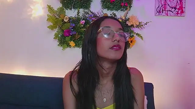 luna valen online show from 02/25/26, 04:33