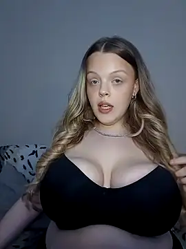 AuroraMaexox online show from 10/18/25, 08:09