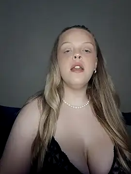 AuroraMaexox online show from 10/19/25, 09:59