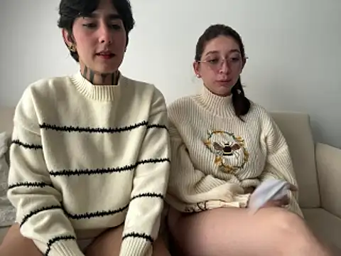 Snapshot of DaisyEmily chatting on 03/12/26, 09:43 DaisyEmily online show from 03/12/26, 09:43