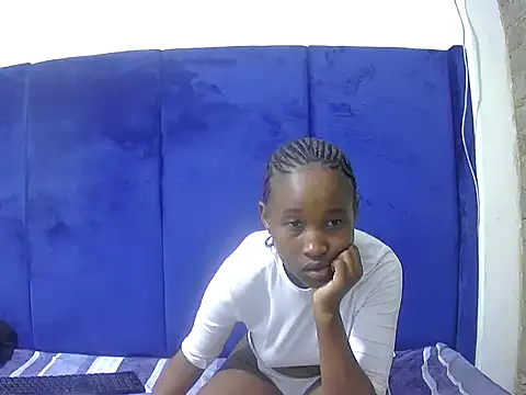 Snapshot of Pretty-C chatting on 10/03/25, 08:17 Pretty-C online show from 10/03/25, 08:17