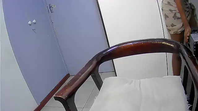 Snapshot of Pretty-C chatting on 10/19/25, 03:40 Pretty-C online show from 10/19/25, 03:40