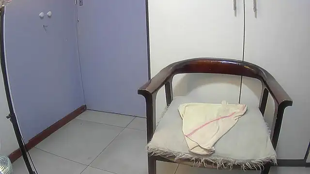 Snapshot of Pretty-C chatting on 10/22/25, 11:32 Pretty-C online show from 10/22/25, 11:32