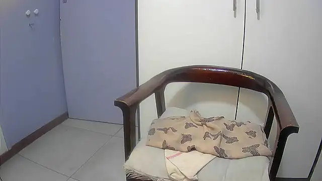 Snapshot of Pretty-C chatting on 10/22/25, 11:37 Pretty-C online show from 10/22/25, 11:37