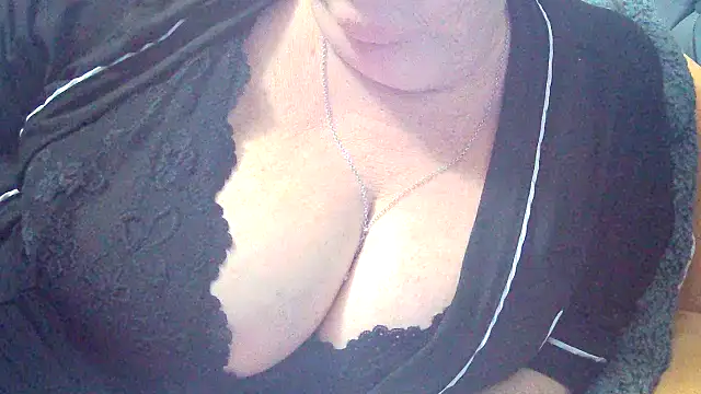 Playful MILF Demi online show from 12/21/25, 10:28