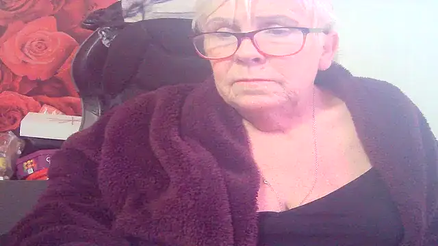 Playful MILF Demi online show from 04/15/26, 07:58