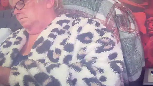 Snapshot of Playful_MILF_Demi chatting on 05/03/26, 08:20 Playful MILF Demi online show from 05/03/26, 08:20