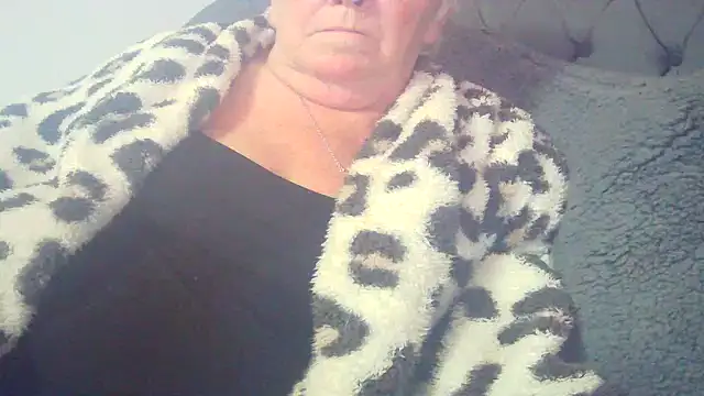 Snapshot of Playful_MILF_Demi chatting on 05/08/26, 09:42 Playful MILF Demi online show from 05/08/26, 09:42