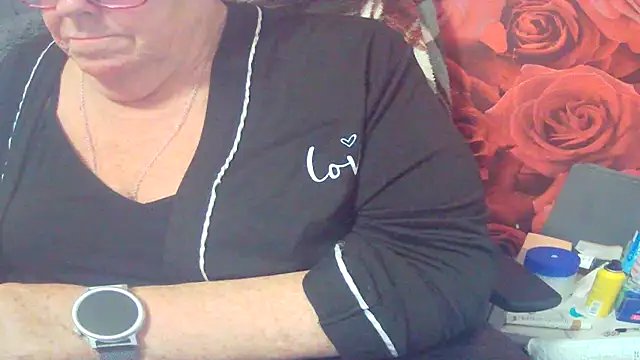 Snapshot of Playful_MILF_Demi chatting on 05/13/26, 09:11 Playful MILF Demi online show from 05/13/26, 09:11