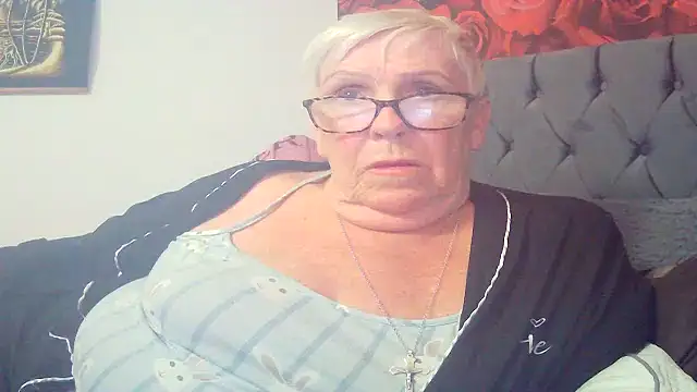 Snapshot of Playful_MILF_Demi chatting on 05/29/26, 09:46 Playful MILF Demi online show from 05/29/26, 09:46