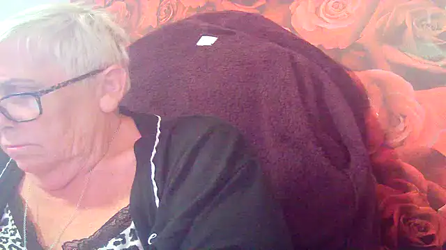 Snapshot of Playful_MILF_Demi chatting on 05/31/26, 06:53 Playful MILF Demi online show from 05/31/26, 06:53