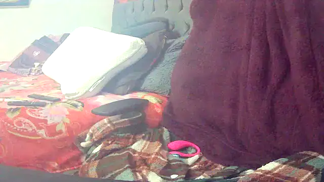 Snapshot of Playful_MILF_Demi chatting on 06/03/26, 08:39 Playful MILF Demi online show from 06/03/26, 08:39