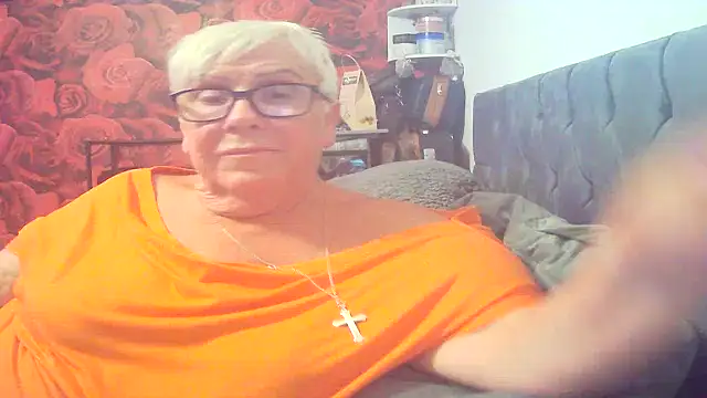 Playful MILF Demi online show from 07/06/26, 08:44