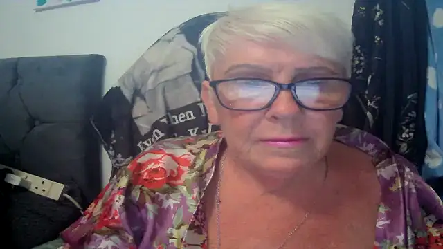 Playful MILF Demi online show from 07/08/26, 06:12