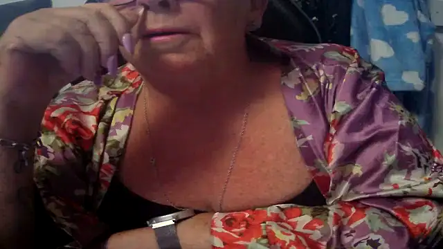 Playful MILF Demi online show from 07/12/26, 06:21