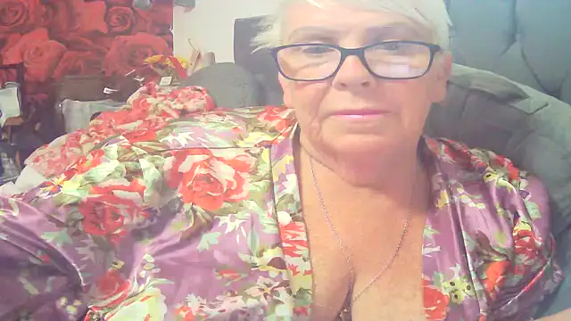 Playful MILF Demi online show from 07/17/26, 08:10