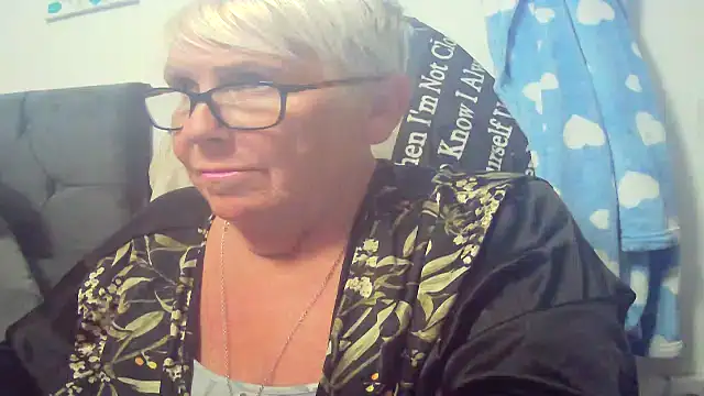 Playful MILF Demi online show from 07/17/26, 08:35