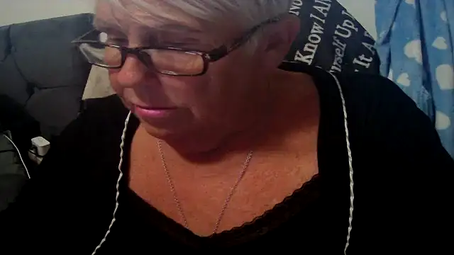Playful MILF Demi online show from 07/18/26, 08:23