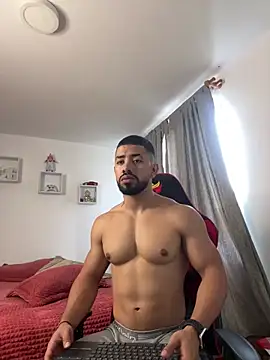 Ezzio Scolaro online show from 11/24/25, 01:44