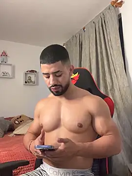 Ezzio Scolaro online show from 11/26/25, 12:11