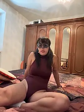 justhoney1998 online show from 10/11/25, 12:36