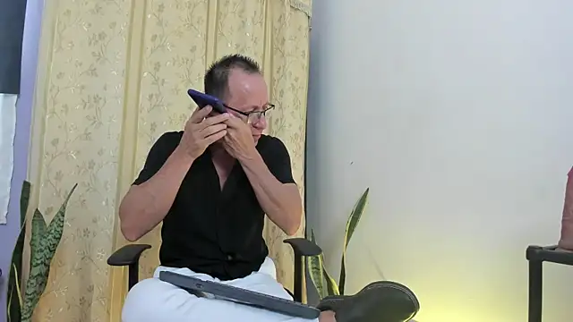 Snapshot of _axelking_ chatting on 04/30/26, 11:27 axelking online show from 04/30/26, 11:27