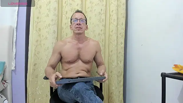 Snapshot of _axelking_ chatting on 05/24/26, 03:33 axelking online show from 05/24/26, 03:33