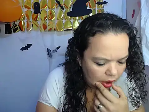 Snapshot of cherry_blond chatting on 10/07/25, 02:25 cherry blond online show from 10/07/25, 02:25