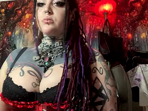 Snapshot of nyxvelon chatting on 10/21/25, 08:42 nyxvelon online show from 10/21/25, 08:42