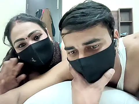 horny milf couple online show from 10/30/25, 06:41