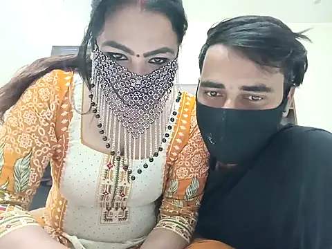 horny milf couple online show from 11/18/25, 06:01