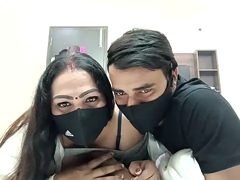 horny milf couple online show from 11/21/25, 06:06