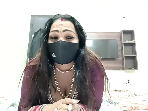 horny milf couple online show from 11/23/25, 05:46