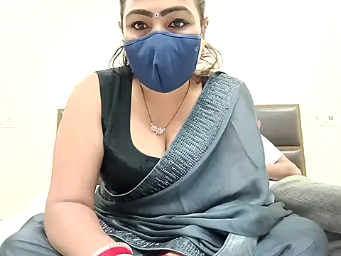 horny milf couple online show from 02/05/26, 07:07