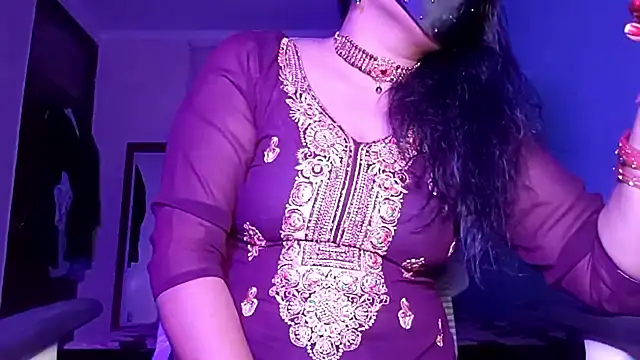 horny milf couple online show from 05/07/26, 07:19