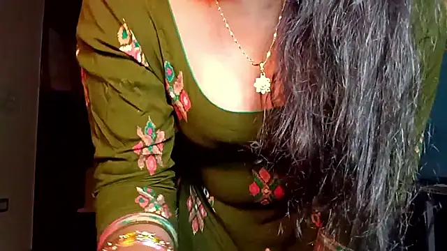 horny milf couple online show from 05/09/26, 06:57