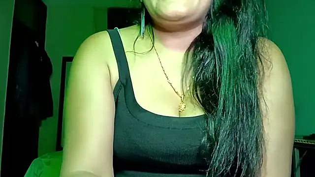 horny milf couple online show from 05/15/26, 06:37