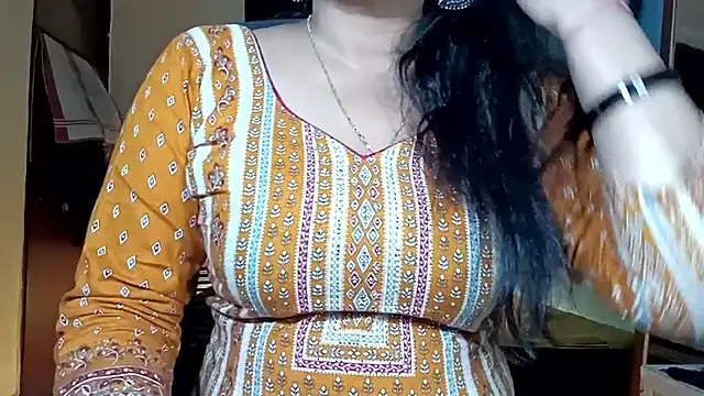 Snapshot of horny_milf_couple chatting on 06/14/26, 06:21 horny milf couple online show from 06/14/26, 06:21