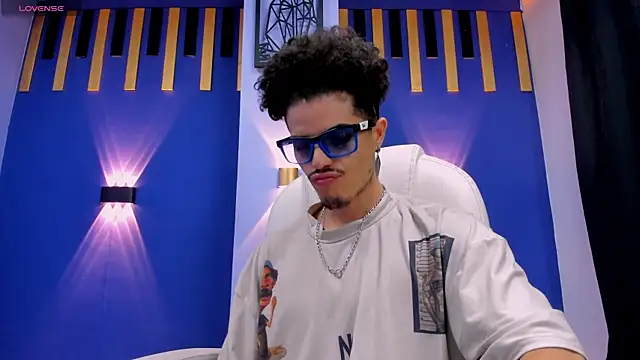 Snapshot of imsammytop chatting on 11/16/25, 01:49 imsammytop online show from 11/16/25, 01:49