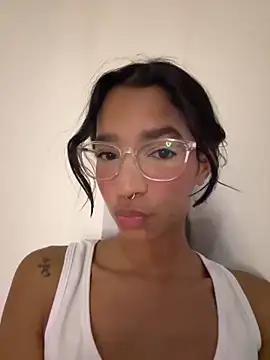 Snapshot of ScarletEvanss_ chatting on 06/18/26, 11:03 ScarletEvanss online show from 06/18/26, 11:03