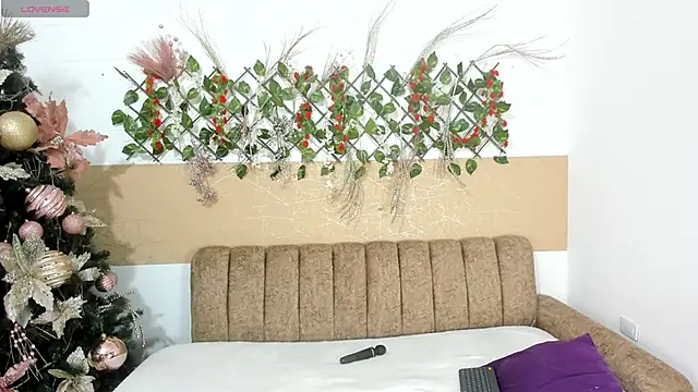 Snapshot of iisabella09 chatting on 12/18/25, 05:13 iisabella09 online show from 12/18/25, 05:13