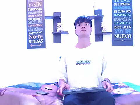 alex russo   online show from 10/12/25, 04:11