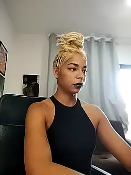 Helenoir online show from 04/15/26, 02:13