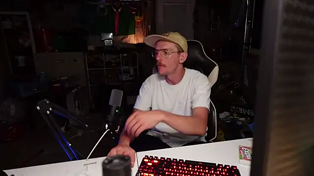 AverageMaleJay online show from 10/05/25, 02:32