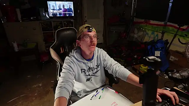 AverageMaleJay online show from 11/04/25, 01:48