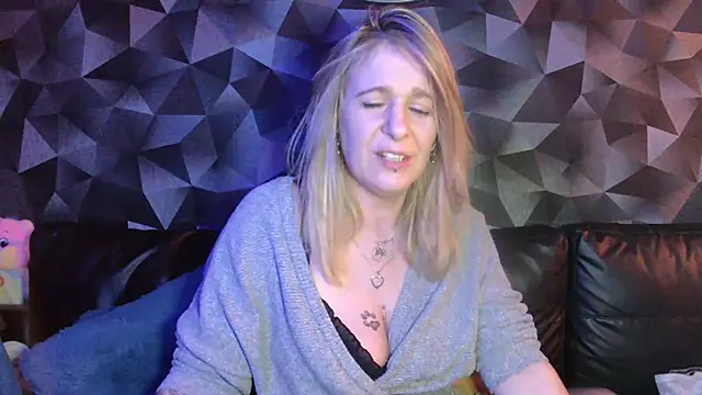 Delichieuse5 online show from 03/31/26, 07:47