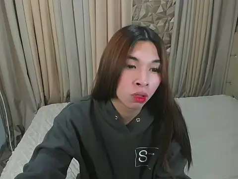 Yourdreamgoddess online show from 04/14/26, 06:41