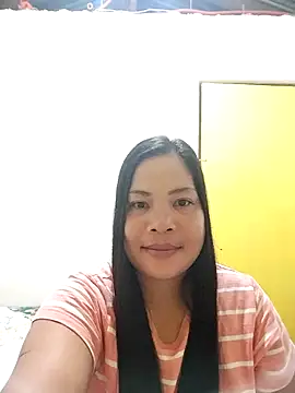 Snapshot of shyhotpinay_32 chatting on 10/08/25, 06:16 shyhotpinay 32 online show from 10/08/25, 06:16
