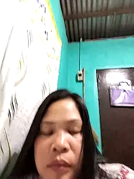 Snapshot of shyhotpinay_32 chatting on 10/12/25, 05:34 shyhotpinay 32 online show from 10/12/25, 05:34